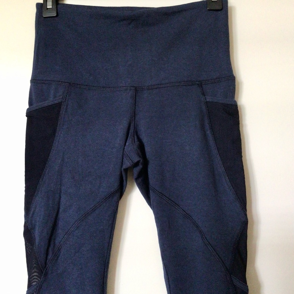 NWOT Vogo Women’s Athletica Navy Blue Mesh Side Pocket Capris Leggings, Size S
